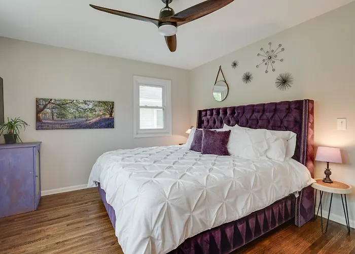 Pet-Friendly Minneapolis Home ~ 8 Mi To Downtown!
