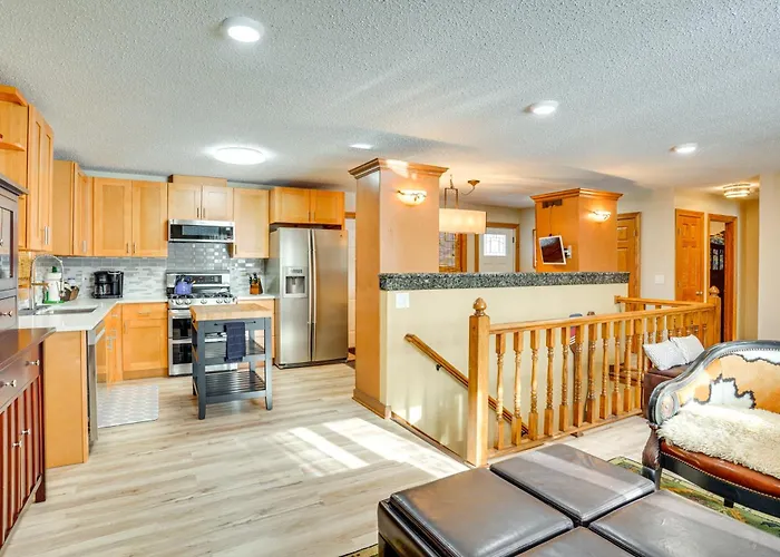 Charming Savage Home W/ Yard: 18 Mi To Minneapolis