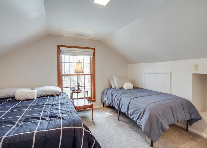 Spacious Minneapolis Home Rental: 8 Mi To Downtown