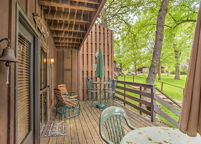 Clearwater Lake Getaway W/ Shared Pool & Boat Dock